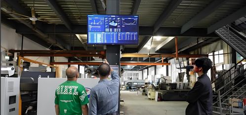 从卧底苏州代工厂到现身总理座谈会 35岁海归用“柔性”颠覆万亿制造与会展服务